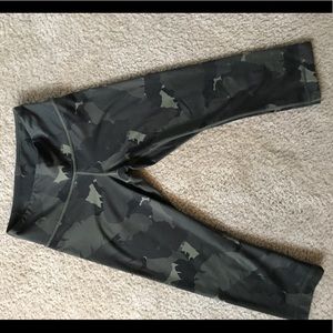 Lululemon Cropped Camo pants